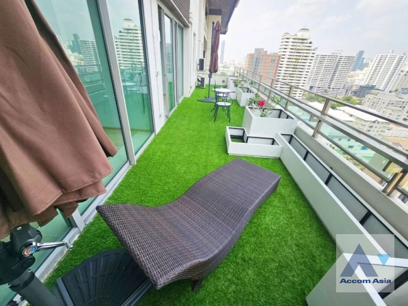  2 Bedrooms  Condominium For Rent in Sukhumvit, Bangkok  near BTS Phrom Phong (AA41773)