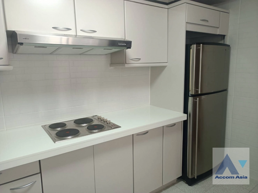  3 Bedrooms  Condominium For Rent in Sukhumvit, Bangkok  near BTS Phrom Phong (AA41774)