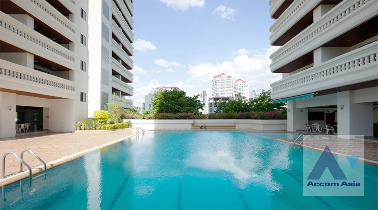  3 Bedrooms  Apartment For Rent in Sukhumvit, Bangkok  near BTS Thong Lo (AA41790)