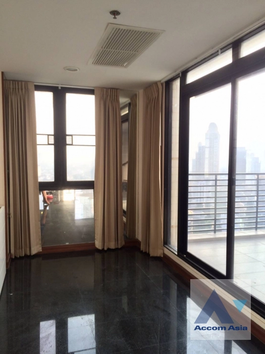 Big Balcony |  3 Bedrooms  Condominium For Sale in Sathorn, Bangkok  near BTS Chong Nonsi - MRT Lumphini (AA41792)