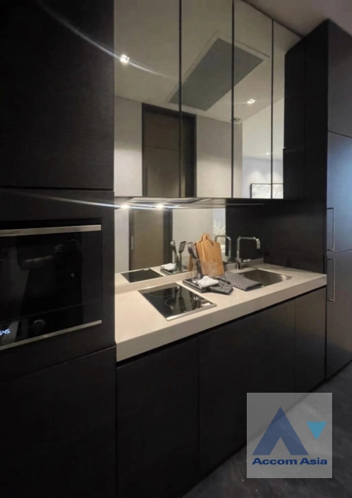  1 Bedroom  Condominium For Rent & Sale in Ploenchit, Bangkok  near BTS Chitlom (AA41793)