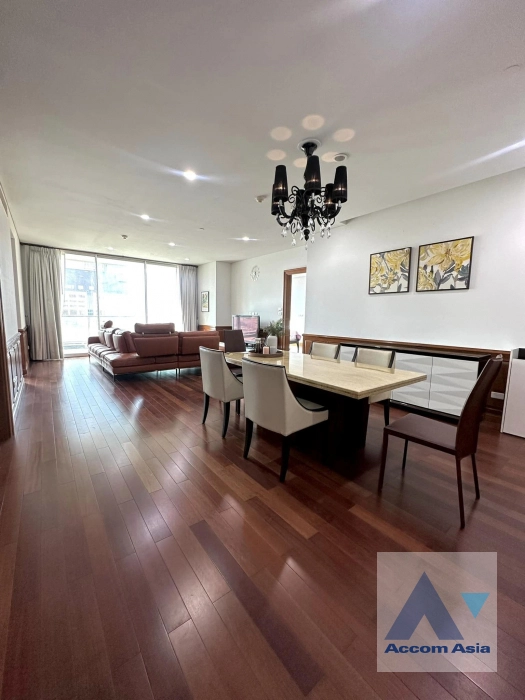  2 Bedrooms  Condominium For Rent in Ploenchit, Bangkok  near BTS Chitlom (AA41799)