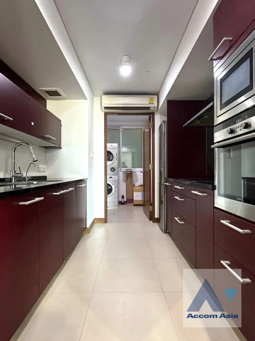  2 Bedrooms  Condominium For Rent in Ploenchit, Bangkok  near BTS Chitlom (AA41799)