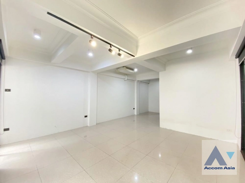 7  1 br Townhouse For Rent in sukhumvit ,Bangkok BTS Ekkamai AA41809