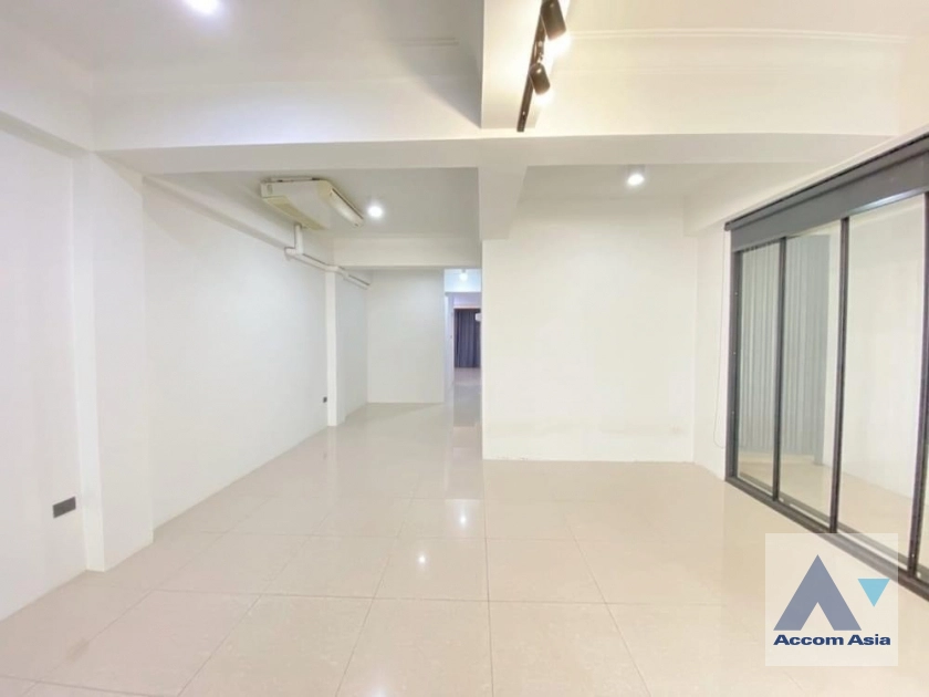 6  1 br Townhouse For Rent in sukhumvit ,Bangkok BTS Ekkamai AA41809