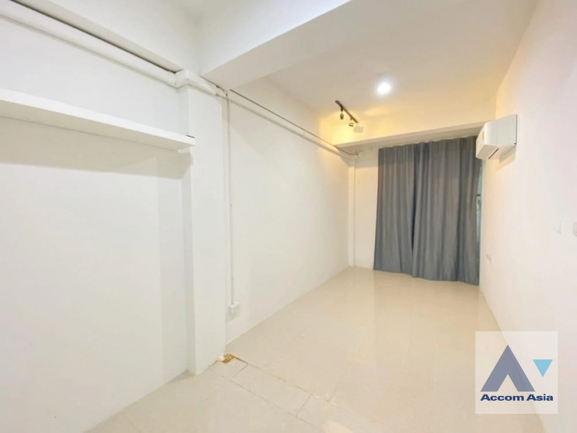 8  1 br Townhouse For Rent in sukhumvit ,Bangkok BTS Ekkamai AA41809