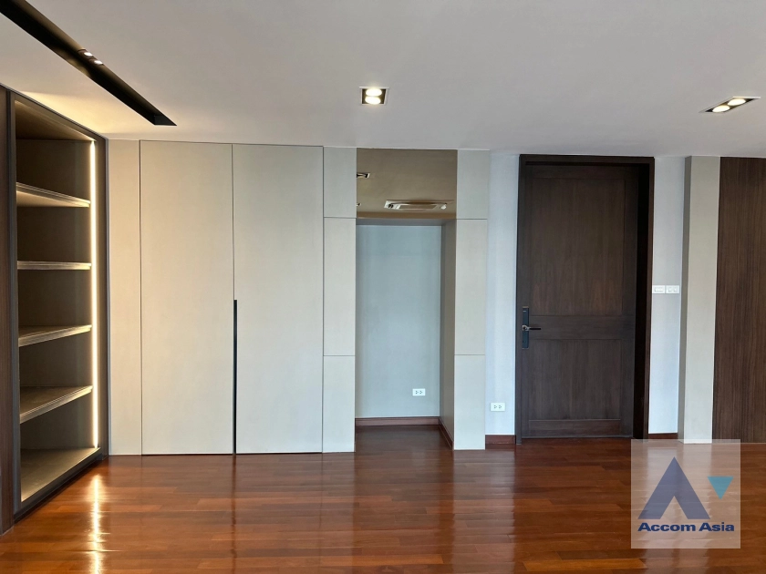 8  3 br Condominium For Sale in Ploenchit ,Bangkok BTS Ploenchit at Ploenchit Terrace AA41811