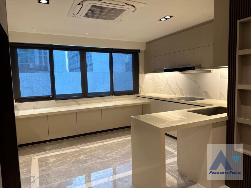 Newly renovated, Penthouse |  3 Bedrooms  Condominium For Sale in Ploenchit, Bangkok  near BTS Ploenchit (AA41811)