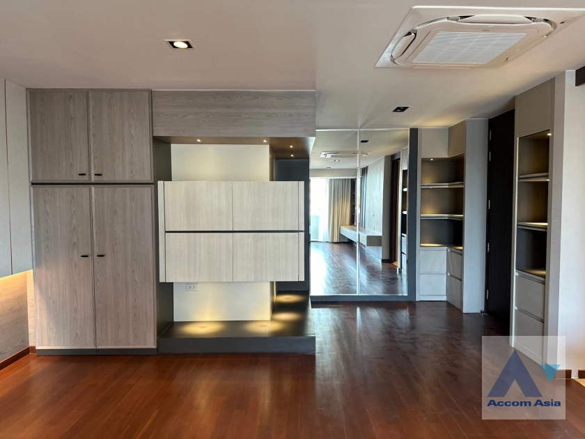 12  3 br Condominium For Sale in Ploenchit ,Bangkok BTS Ploenchit at Ploenchit Terrace AA41811