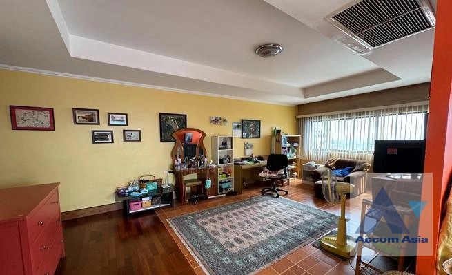  3 Bedrooms  Condominium For Sale in Pattanakarn, Bangkok  near BTS On Nut (AA41813)