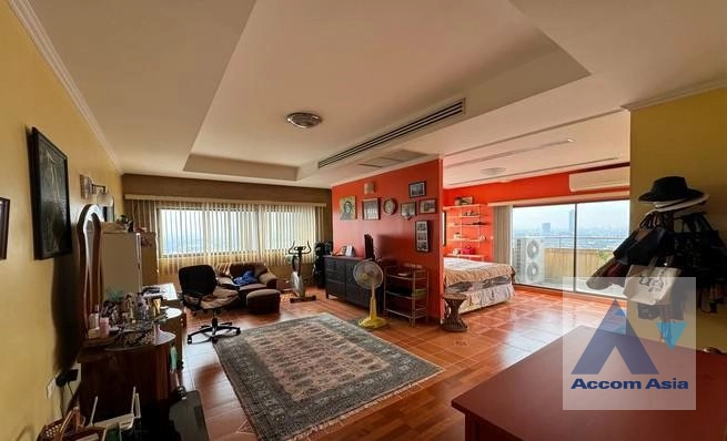  3 Bedrooms  Condominium For Sale in Pattanakarn, Bangkok  near BTS On Nut (AA41813)