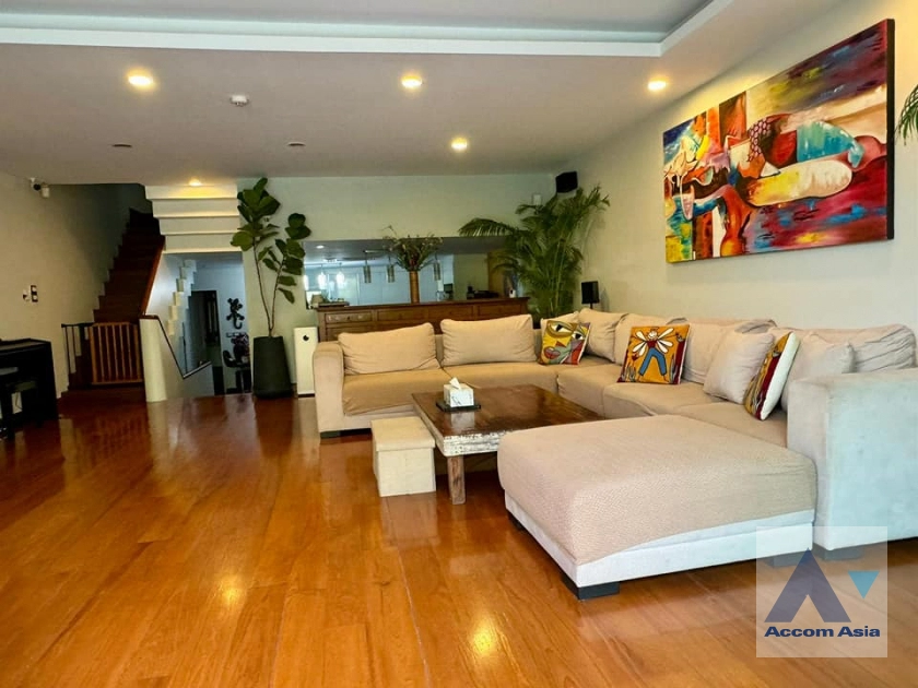 Townhouse For Sale in Sukhumvit, Bangkok Code AA41816