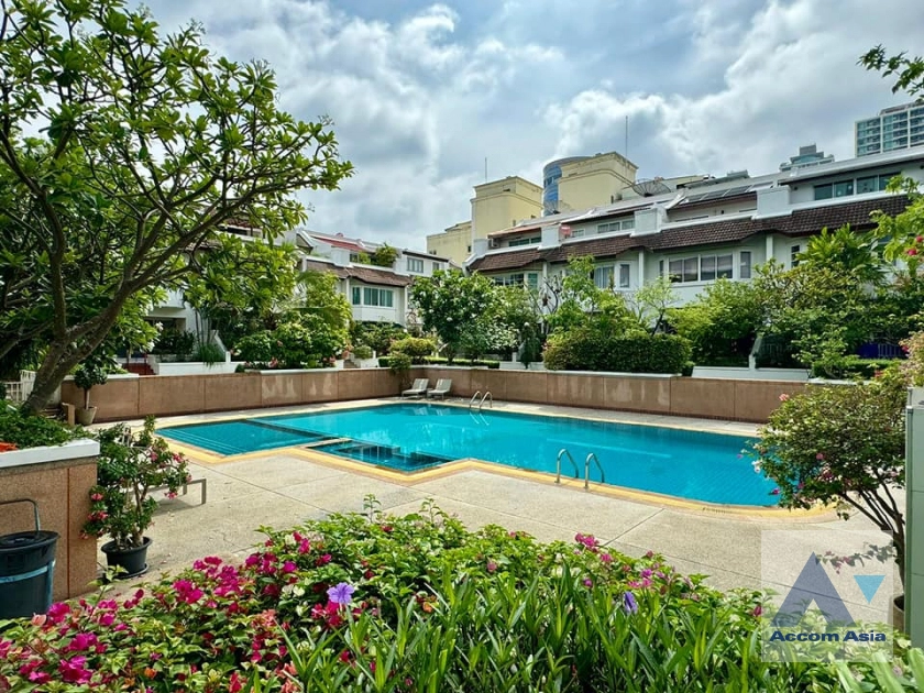 9  4 br Townhouse For Sale in Sukhumvit ,Bangkok MRT Khlong Toei at Natural Place AA41816