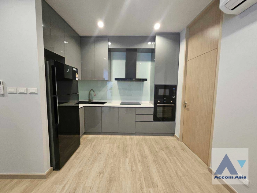  3 Bedrooms  Apartment For Rent in Sukhumvit, Bangkok  near BTS Phrom Phong (AA41821)