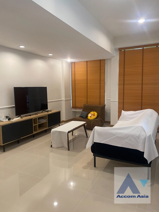  4 Bedrooms  Townhouse For Rent in Sukhumvit, Bangkok  near BTS Phrom Phong (AA41832)