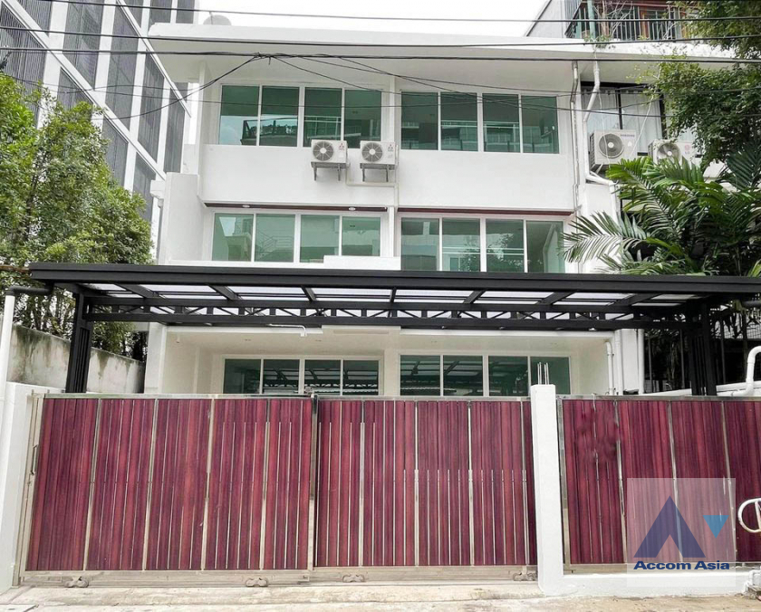 Home Office |  3 Bedrooms  Townhouse For Rent in Sathorn, Bangkok  near BTS Chong Nonsi - MRT Lumphini (AA41833)