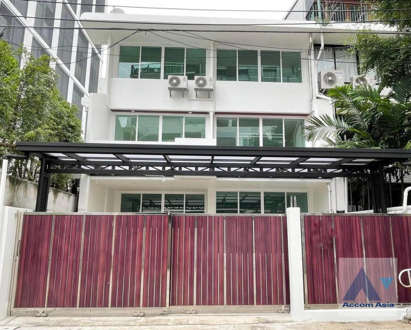  2  3 br Townhouse For Rent in Sathorn ,Bangkok BTS Chong Nonsi - MRT Lumphini AA41833