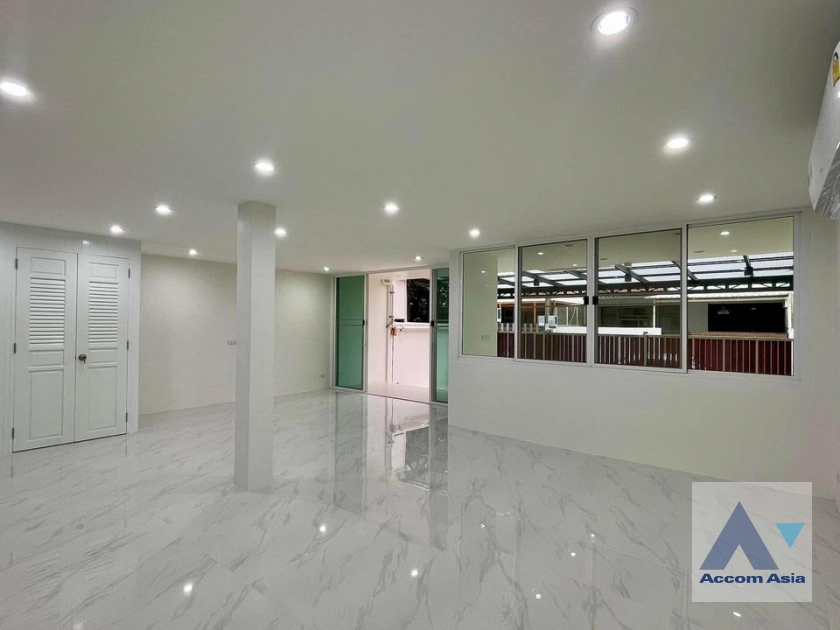  1  3 br Townhouse For Rent in Sathorn ,Bangkok BTS Chong Nonsi - MRT Lumphini AA41833