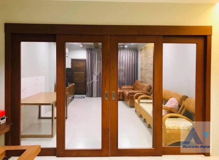  1  2 br Townhouse For Rent in charoenkrung ,Bangkok BTS Saint Louis AA41836