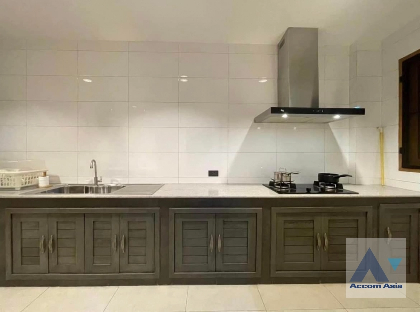 7  2 br Townhouse For Rent in charoenkrung ,Bangkok BTS Saint Louis AA41836