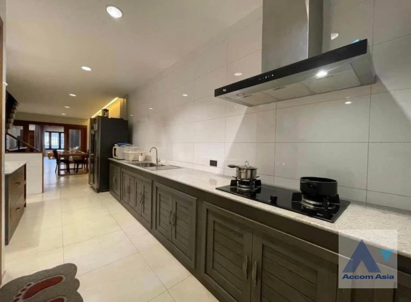 8  2 br Townhouse For Rent in charoenkrung ,Bangkok BTS Saint Louis AA41836