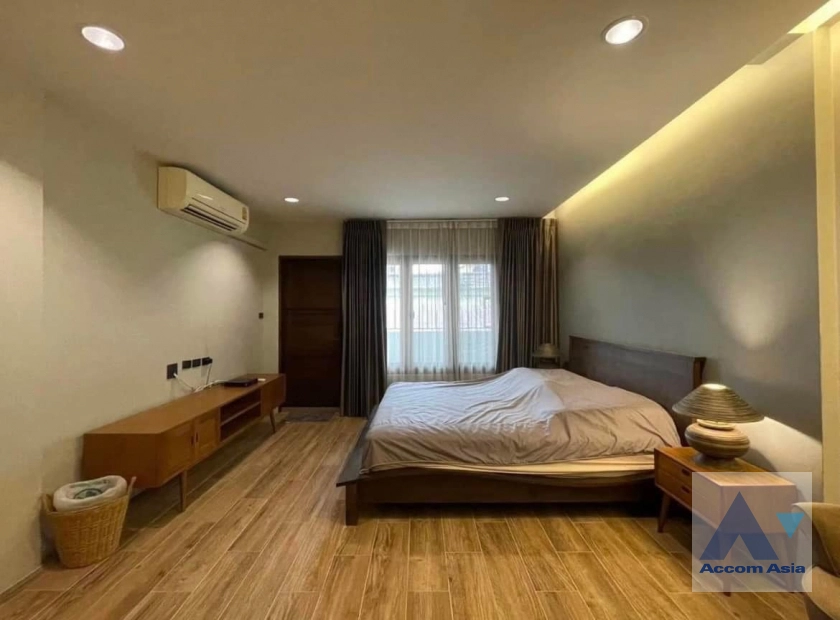 15  2 br Townhouse For Rent in charoenkrung ,Bangkok BTS Saint Louis AA41836