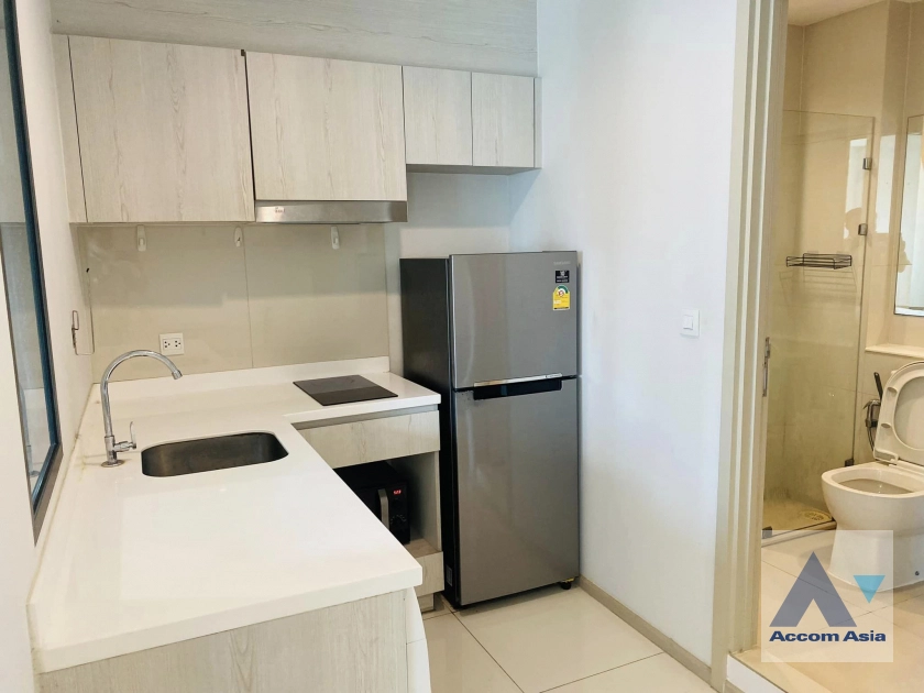  1 Bedroom  Condominium For Rent in Ploenchit, Bangkok  near BTS Ploenchit (AA41842)