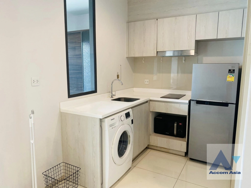  1 Bedroom  Condominium For Rent in Ploenchit, Bangkok  near BTS Ploenchit (AA41842)