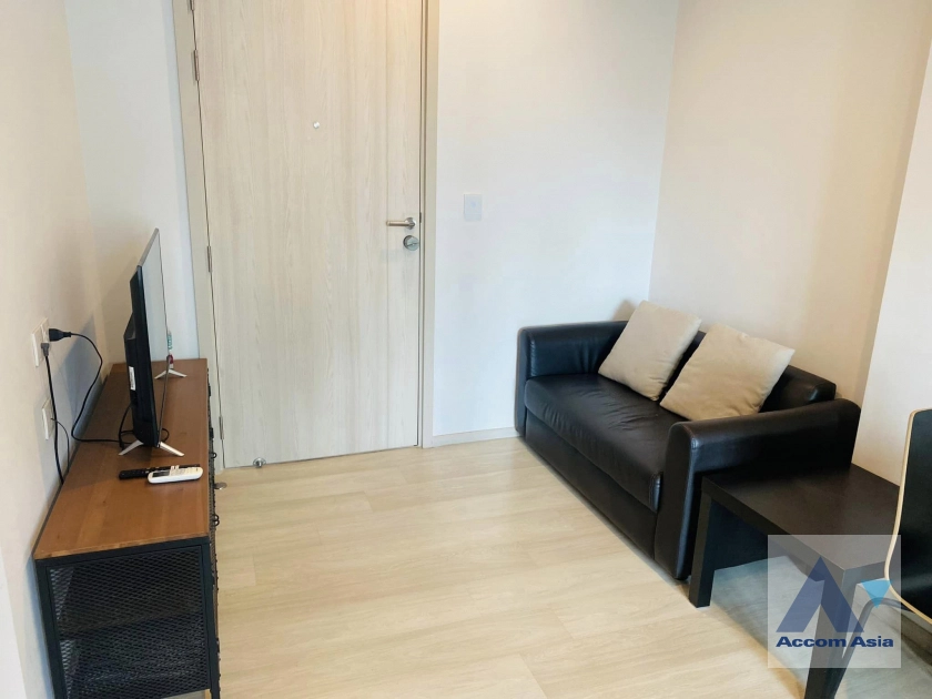  1 Bedroom  Condominium For Rent in Ploenchit, Bangkok  near BTS Ploenchit (AA41842)