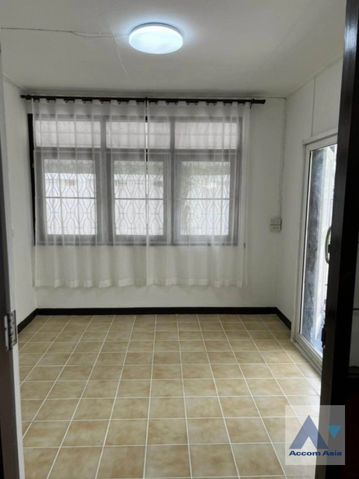 10  4 br House For Rent in phaholyothin ,Bangkok MRT Lat Phrao AA41843