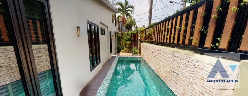 Private Swimming Pool, Pet friendly |  2 Bedrooms  House For Rent in Sukhumvit, Bangkok  near BTS Phra khanong (AA41845)