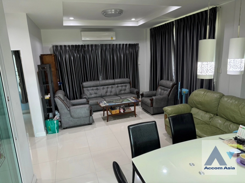 Home Office |  5 Bedrooms  House For Rent in Sukhumvit, Bangkok  near BTS Phra khanong (AA41850)