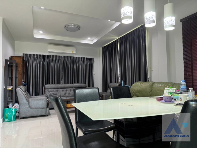 5  5 br House For Rent in sukhumvit ,Bangkok BTS Phra khanong AA41850