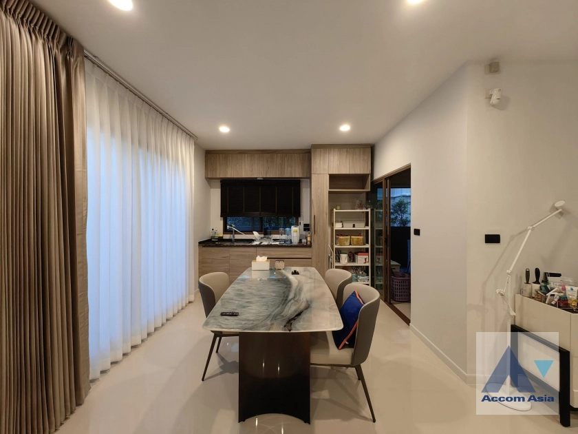 Fully Furnished |  4 Bedrooms  House For Rent in Lat Phrao, Bangkok  (AA41852)