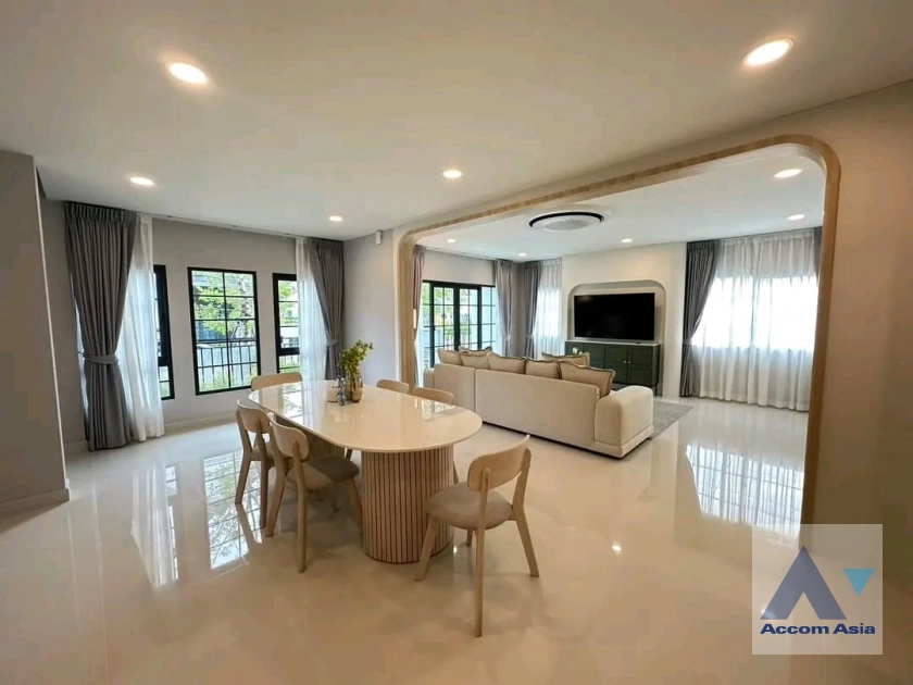  4 Bedrooms  House For Rent in Samutprakan, Samutprakan  (AA41859)