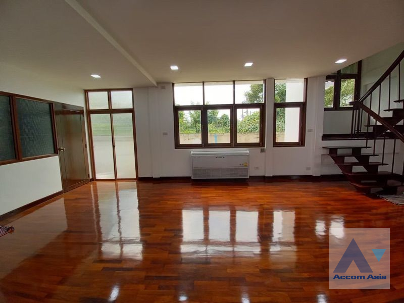  6 Bedrooms  House For Rent in Ratchadaphisek, Bangkok  (AA41862)