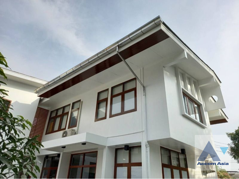  6 Bedrooms  House For Rent in Ratchadaphisek, Bangkok  (AA41862)