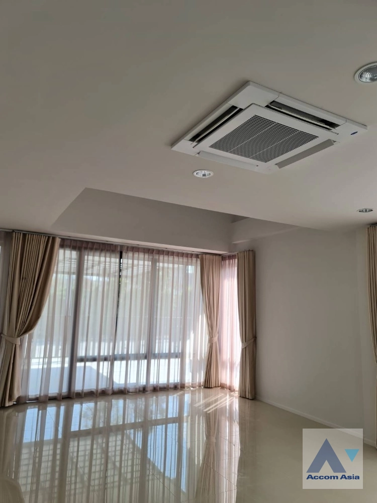 9  3 br Townhouse For Rent in Phaholyothin ,Bangkok  at Nue Connex Don Mueang AA41866