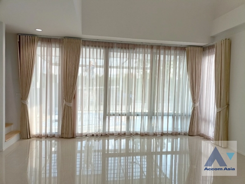 7  3 br Townhouse For Rent in Phaholyothin ,Bangkok  at Nue Connex Don Mueang AA41866