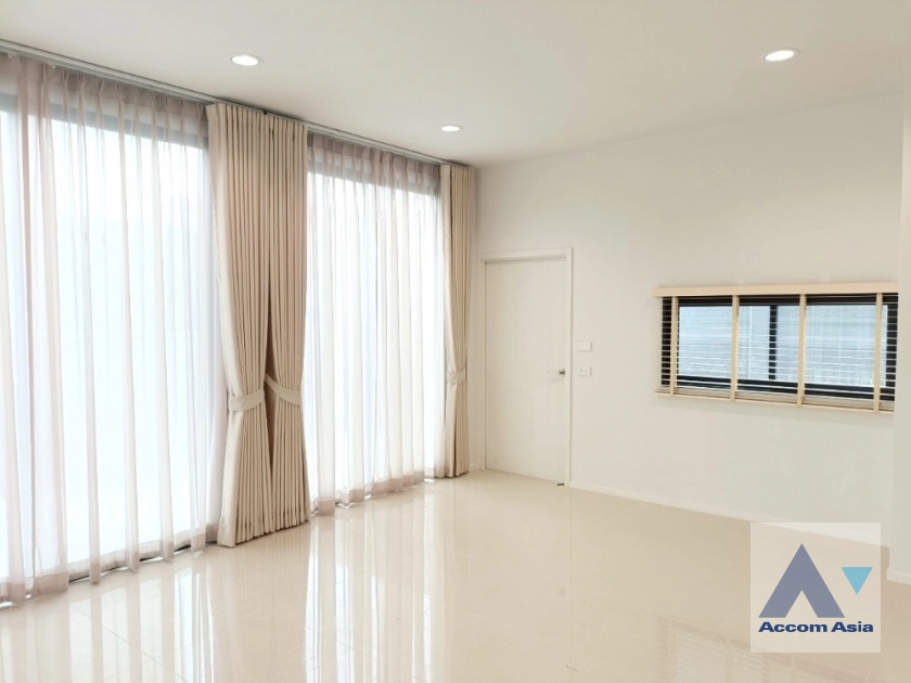 6  3 br Townhouse For Rent in Phaholyothin ,Bangkok  at Nue Connex Don Mueang AA41866