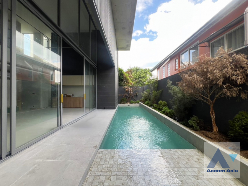 Private Swimming Pool | Newly Built Modern Home. Swimming Pool. Double-Volume Ceiling in the Living Room