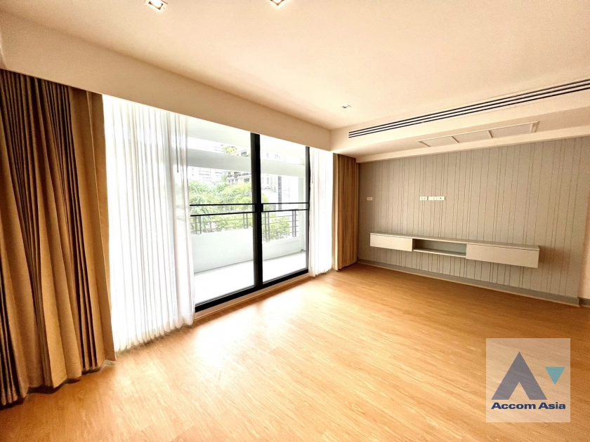  3 Bedrooms  Apartment For Rent in Sukhumvit, Bangkok  near BTS Asok - MRT Sukhumvit (AA41870)