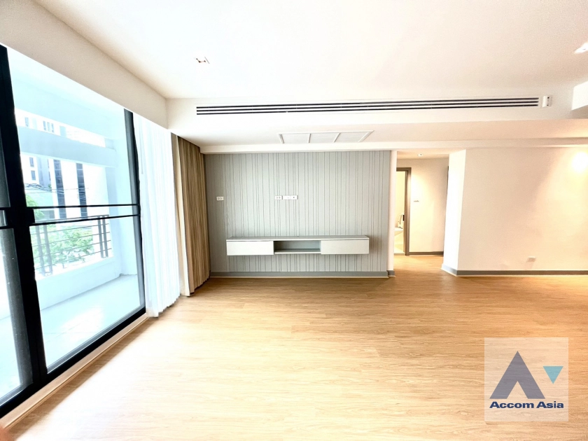  3 Bedrooms  Apartment For Rent in Sukhumvit, Bangkok  near BTS Asok - MRT Sukhumvit (AA41870)