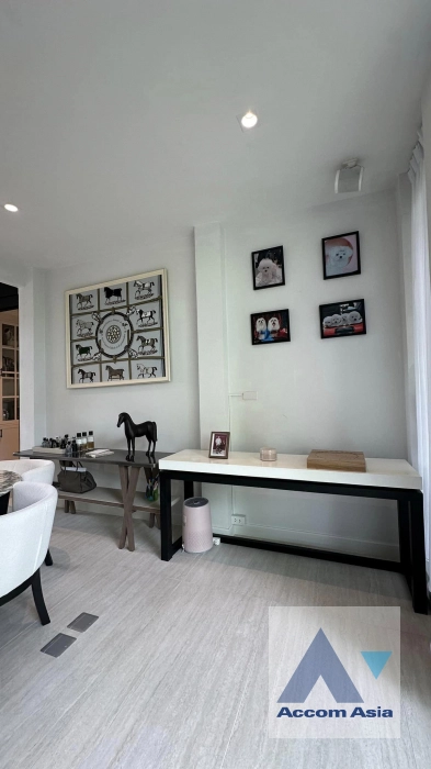  4 Bedrooms  House For Rent & Sale in Sukhumvit, Bangkok  near BTS Phrom Phong (AA41871)