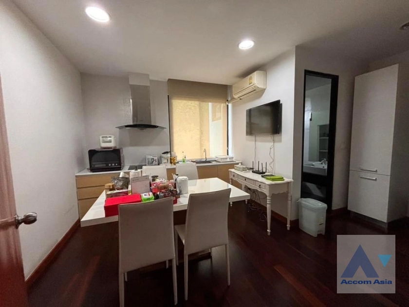  5 Bedrooms  Townhouse For Rent in Sukhumvit, Bangkok  near BTS Thong Lo (AA41874)