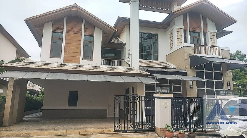  4 Bedrooms  House For Rent in Sukhumvit, Bangkok  near BTS Phra khanong (AA41875)