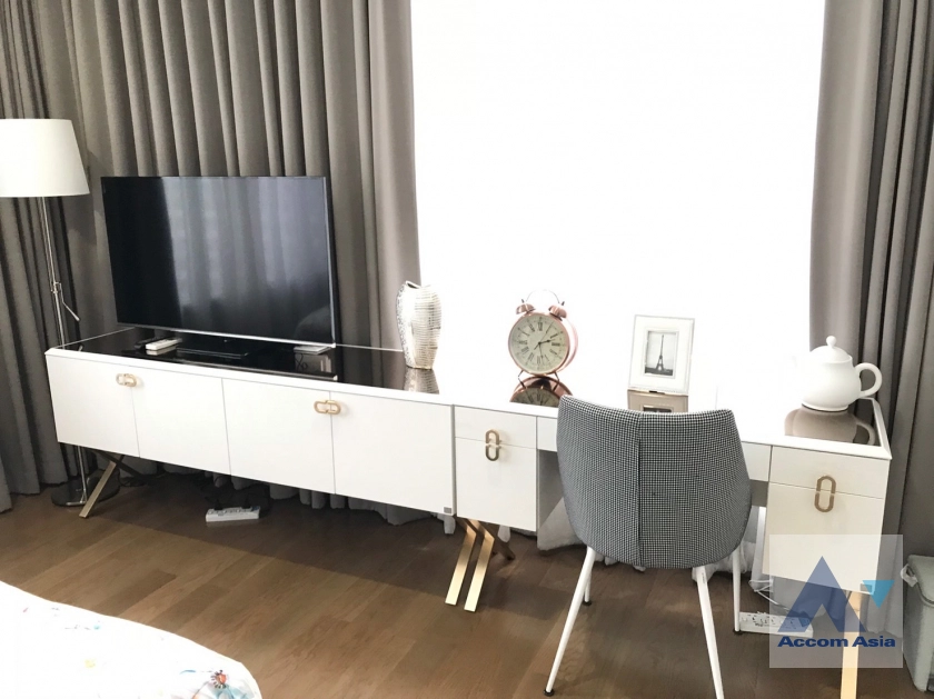  1 Bedroom  Condominium For Sale in Silom, Bangkok  near BTS Chong Nonsi (AA41876)