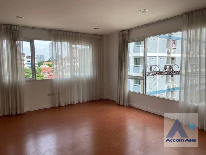  6 Bedrooms  House For Rent in Sathorn, Bangkok  near BTS Chong Nonsi (AA41877)