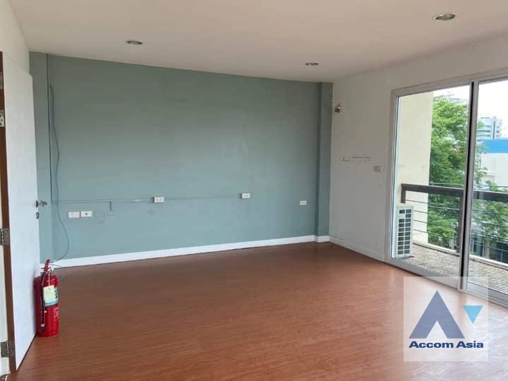  6 Bedrooms  House For Rent in Sathorn, Bangkok  near BTS Chong Nonsi (AA41877)