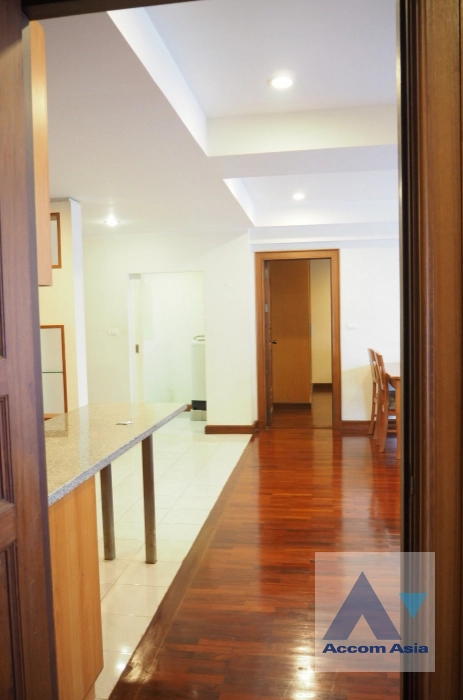  2 Bedrooms  Apartment For Rent in Ploenchit, Bangkok  near BTS Ploenchit (AA41883)